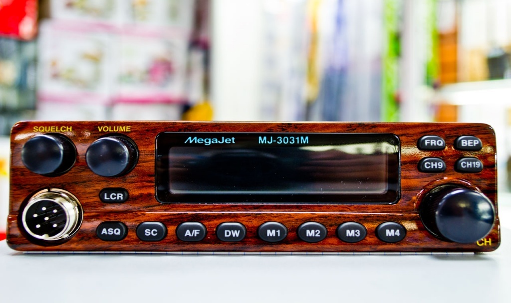 3031M MegaJet – автомобильная радиостанция высокой мощности с поддержкой 240 каналов связи