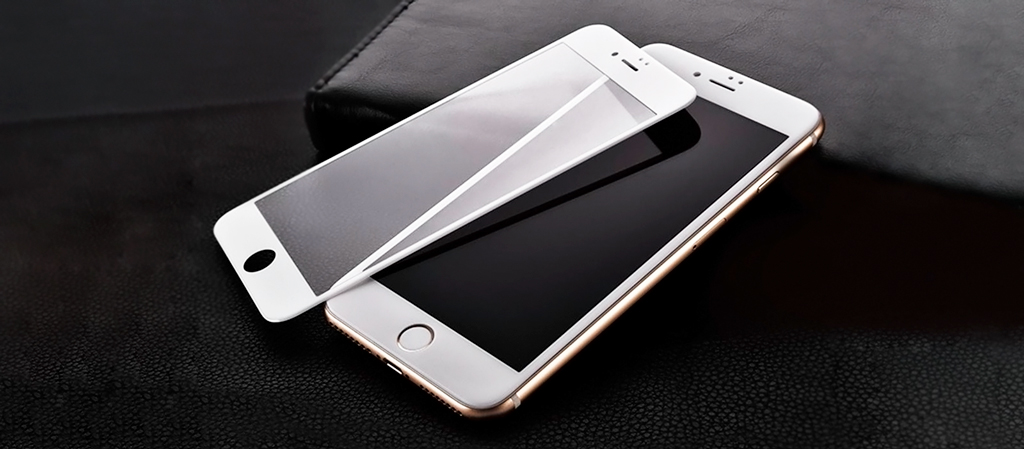 Защитное стекло Iphone 7 5D 0.33 mm полностью закрывает верхнюю поверхность смартфона