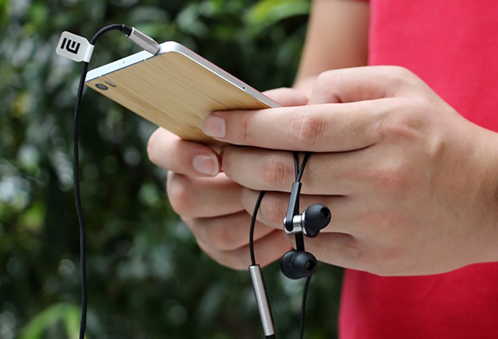 Наушники Xiaomi Mi In-Ear Headphone Silver - глубокая детализация звука