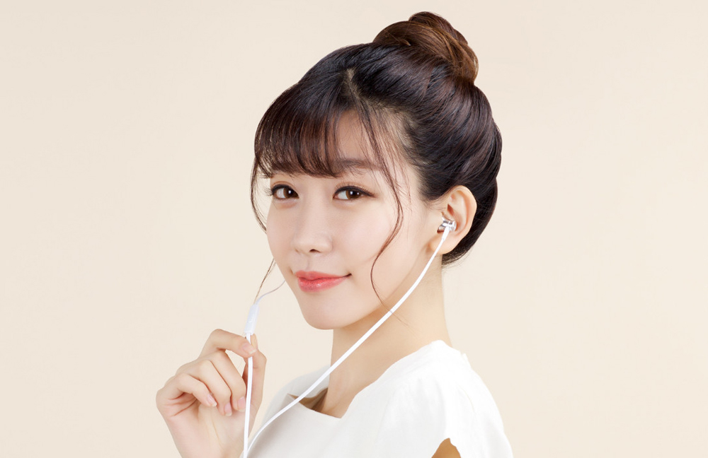 Xiaomi Mi Piston In-Ear Headphones Fresh Edition – наушники-вкладыши с композитной диафрагмой из авиационного алюминия, которая обеспечивает насыщенное и детализированное звучание как низких так и высоких частот