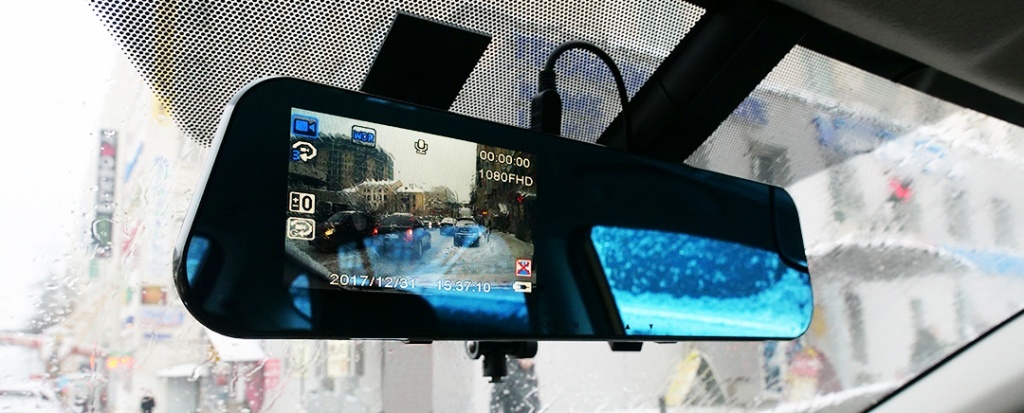 Автомобильный видеорегистратор-зеркало CARCAM Z4 - запись в формате HD 1280x720p