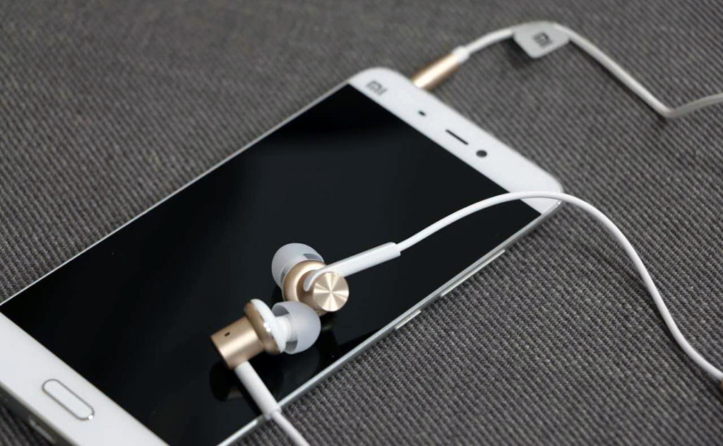 Гибридные наушники Xiaomi Mi In-Ear Headphones - Глубокая детализация звука